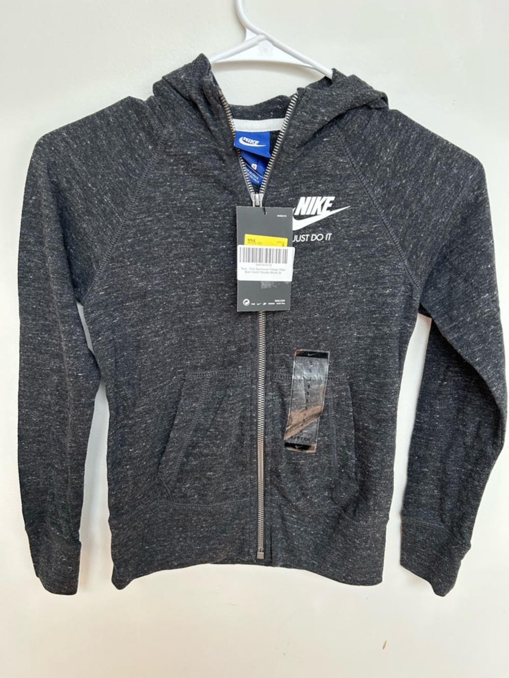 Nike Sportswear Vintage Older
Kids' (Girls') Hoodie (Black, S)